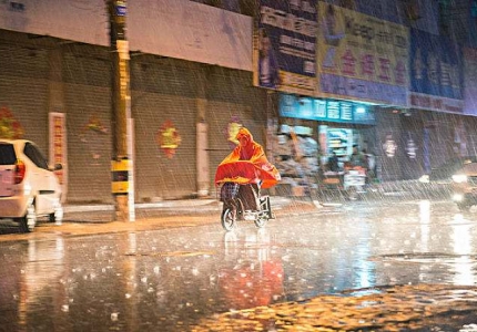 下雨天电动车充电需要注意什么?